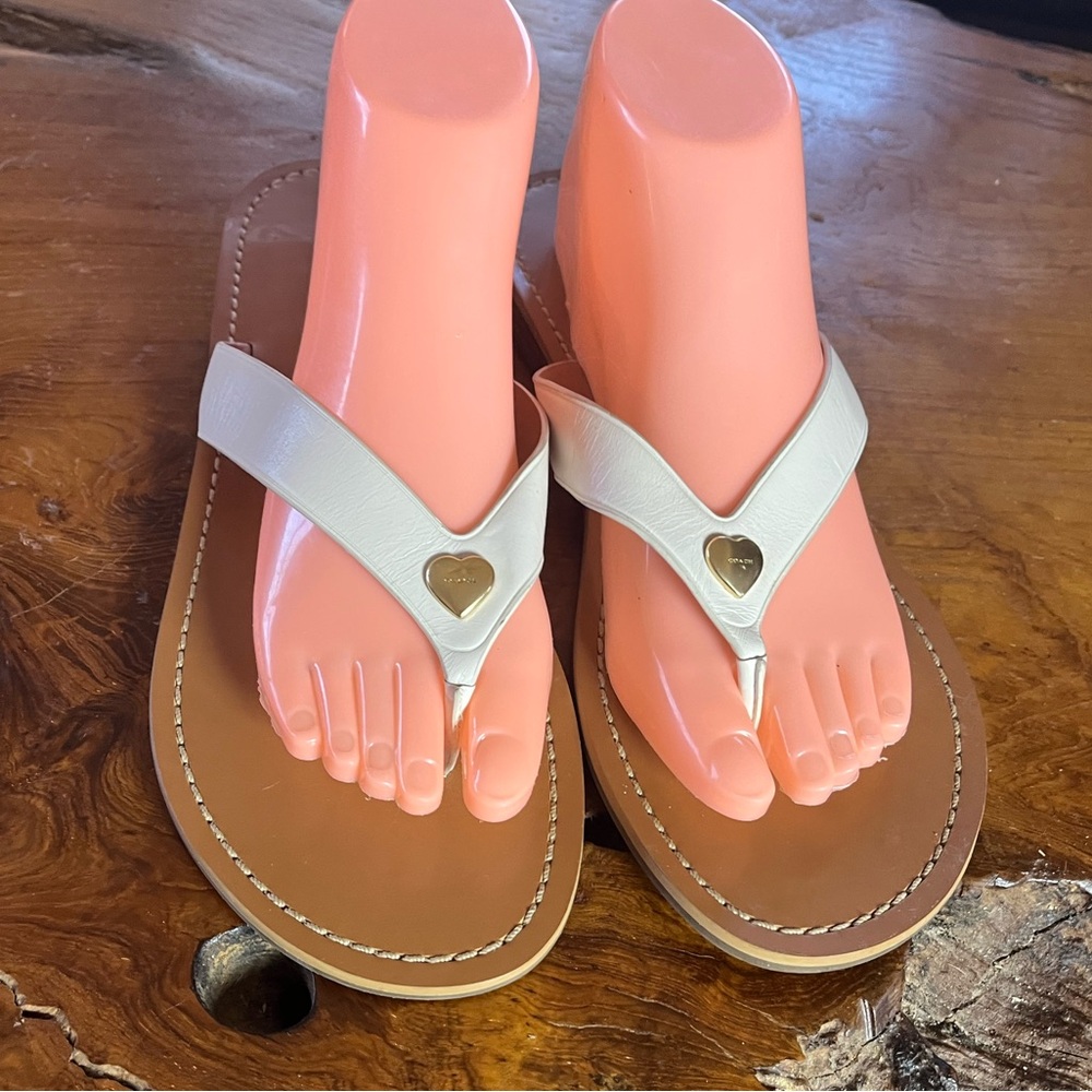 Coach White Leather Heart Charm Sandals Women’s Size 11 Slip-On Summer